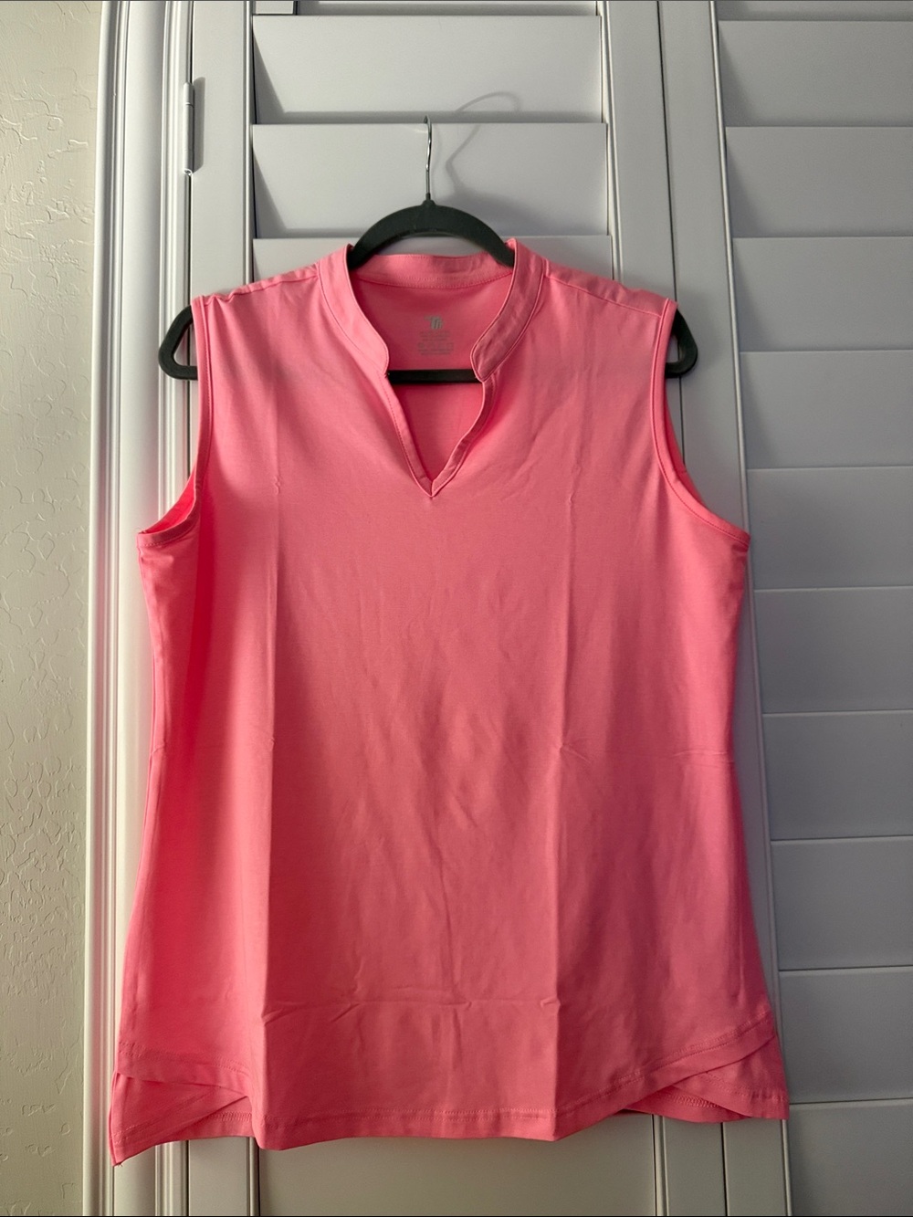 Sleeveless Pink Notch-Neck Women's Tank